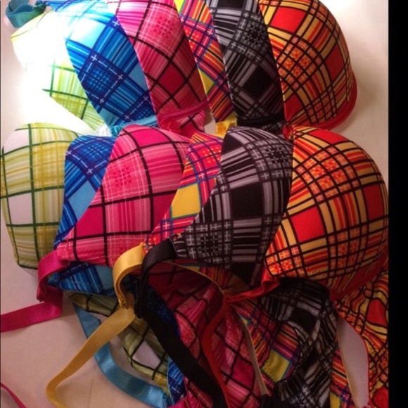 6 Under Underwire Bra’s Demi Cup